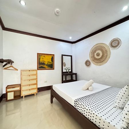 Aquaholik Traveler'S Lodge El Nido Esterno foto