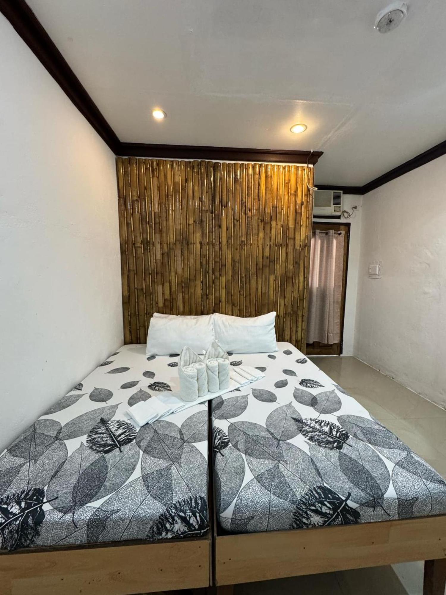 Aquaholik Traveler'S Lodge El Nido Esterno foto