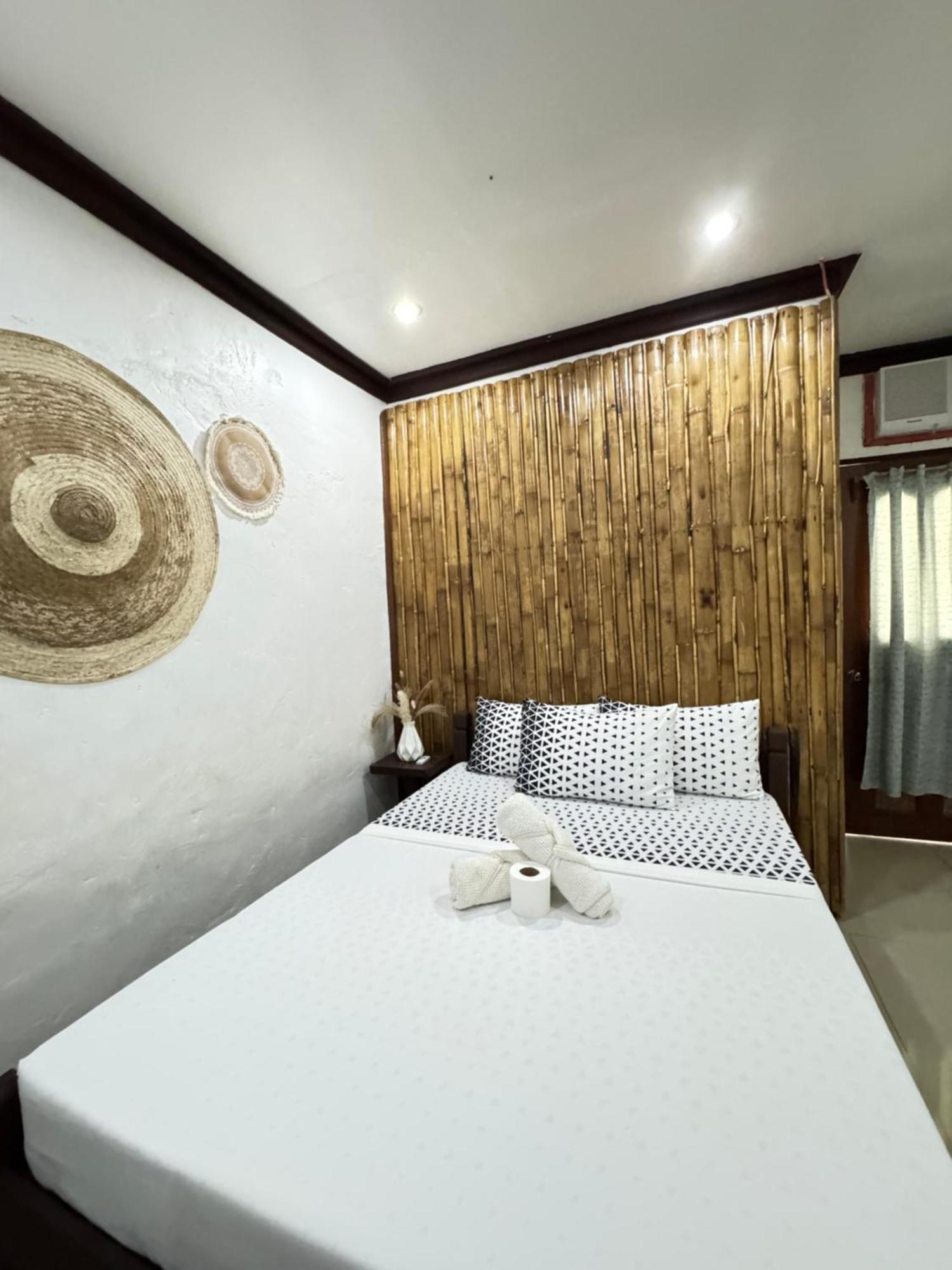 Aquaholik Traveler'S Lodge El Nido Esterno foto