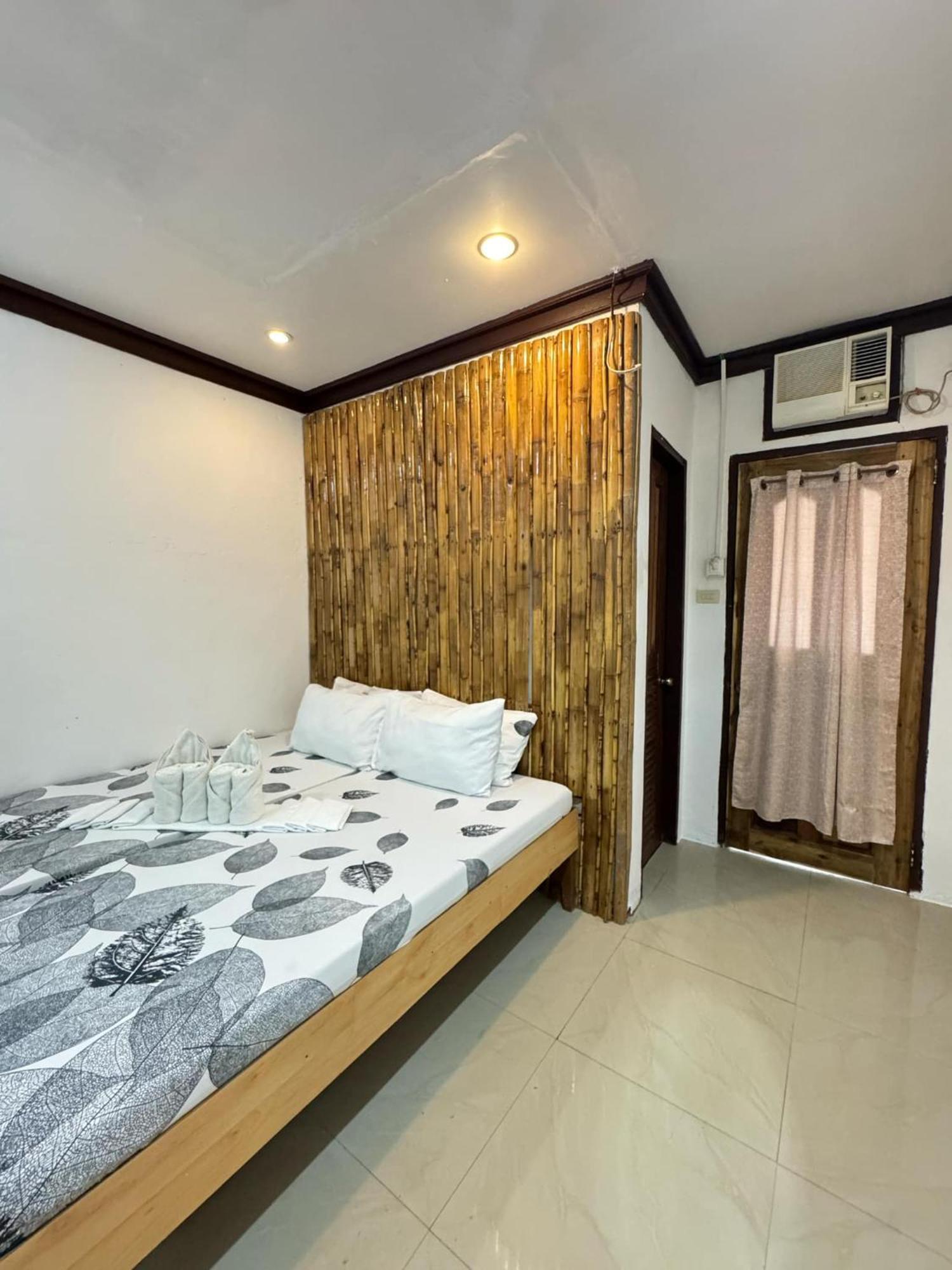 Aquaholik Traveler'S Lodge El Nido Esterno foto