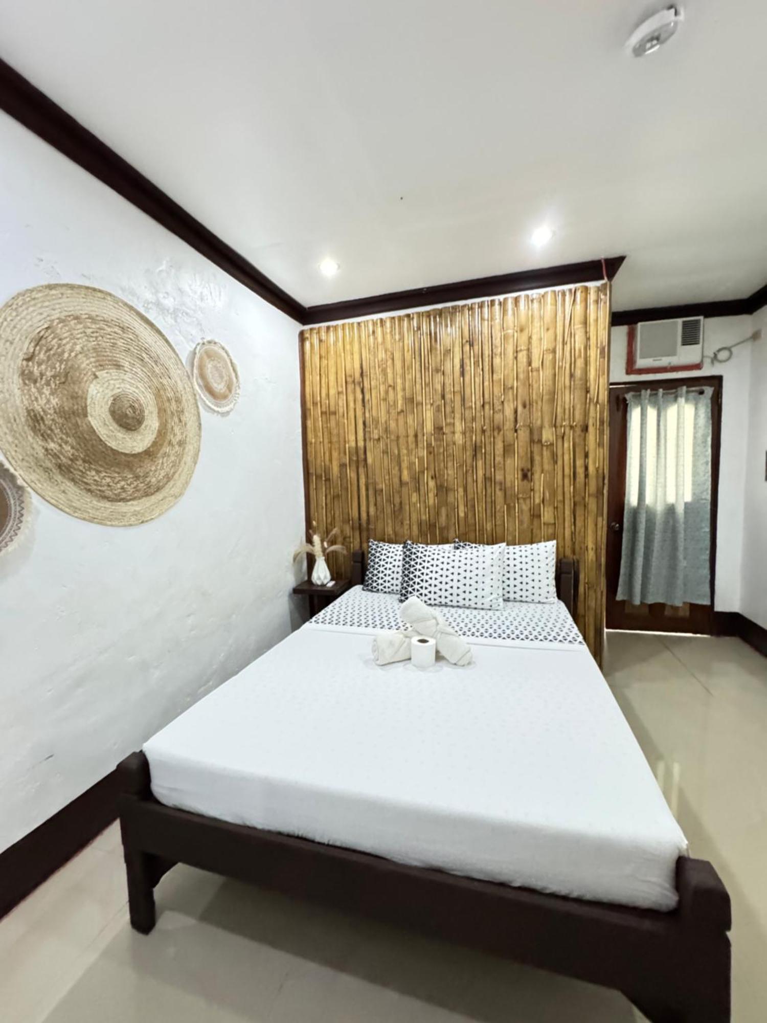 Aquaholik Traveler'S Lodge El Nido Esterno foto